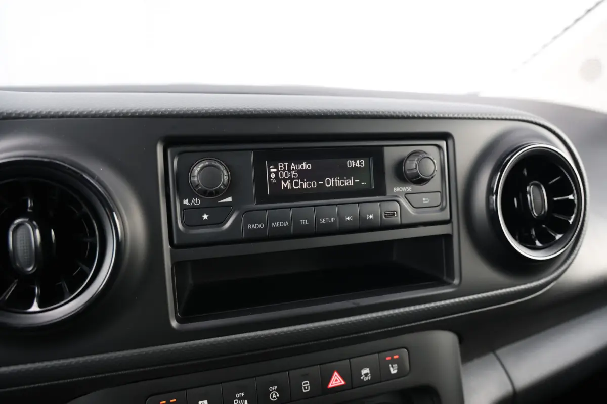 110 L1 Benzine Stoelvw|Camera|Clima|4S band