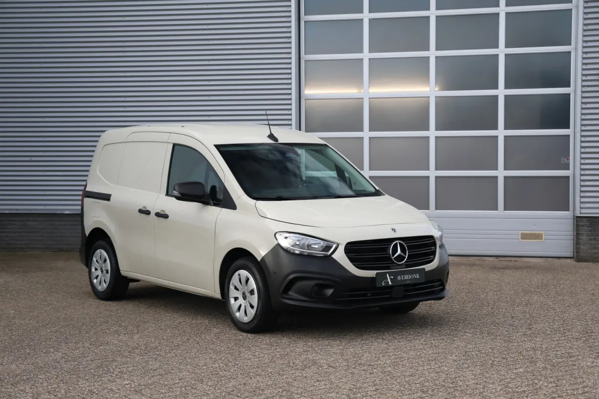110 L1 Benzine Stoelvw|Camera|Clima|4S band