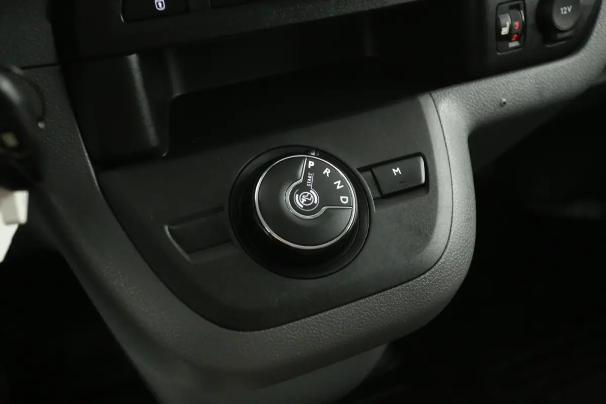 2.0D L3H1 | Automaat | Airco | Camera | Cruise | 3 Zits | Carplay | Trekhaak | 2xSchuifdeur