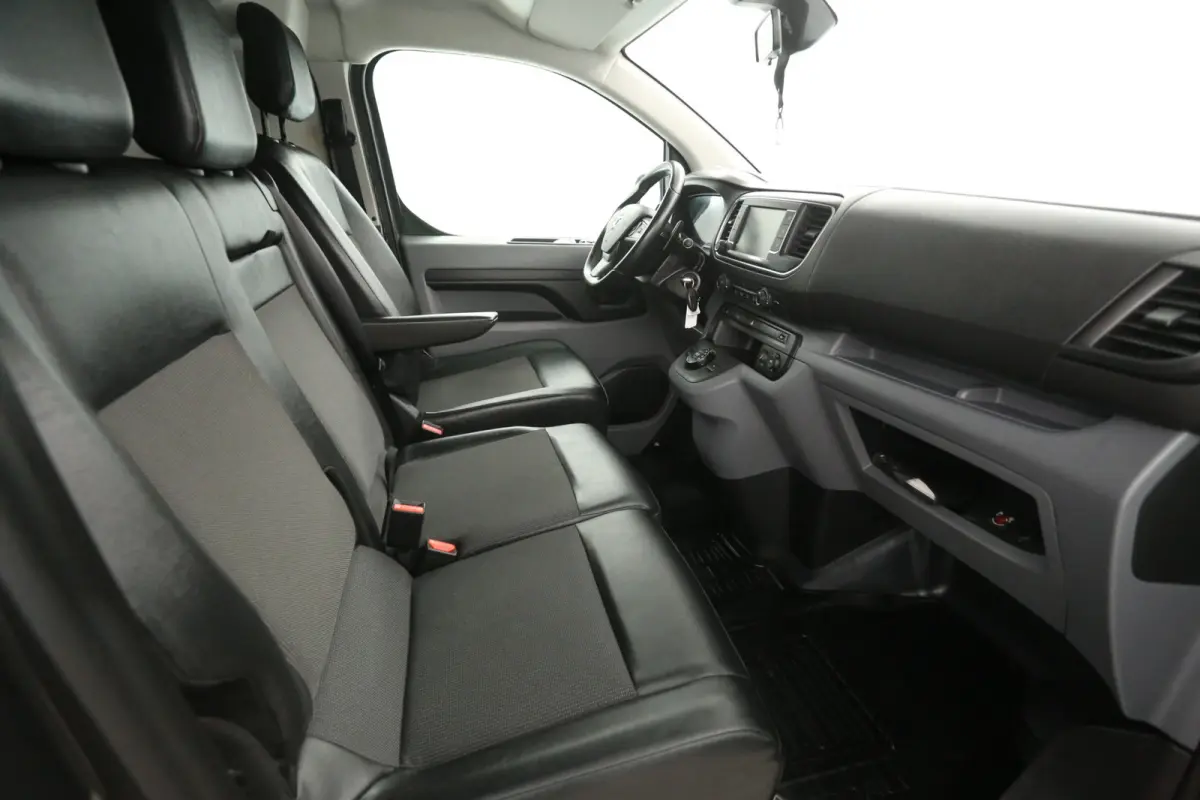 2.0D L3H1 | Automaat | Airco | Camera | Cruise | 3 Zits | Carplay | Trekhaak | 2xSchuifdeur
