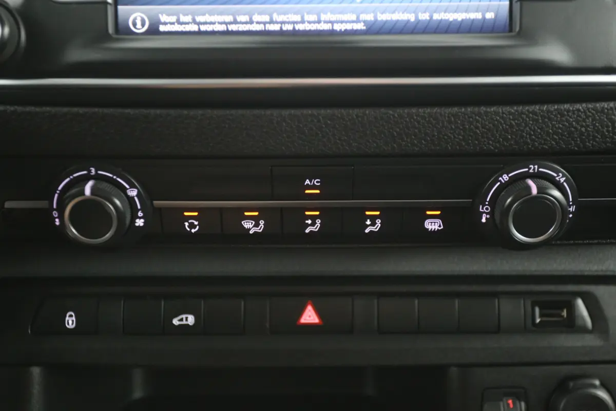 2.0D L3H1 | Automaat | Airco | Camera | Cruise | 3 Zits | Carplay | Trekhaak | 2xSchuifdeur