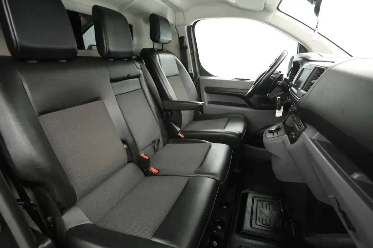 2.0D L3H1 | Automaat | Airco | Camera | Cruise | 3 Zits | Carplay | Trekhaak | 2xSchuifdeur