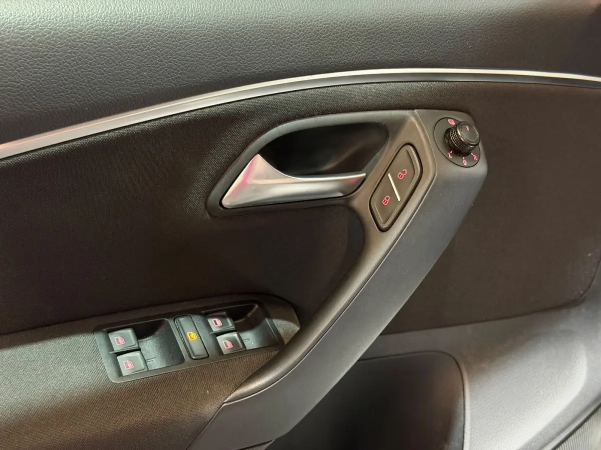 1.2 TSI Comfortline Business R 2E-EIG!/NAVI/CRUISE/CARPLAY/PDC/5-DEURS/TREKHAAK/APK-TOT-08-2027