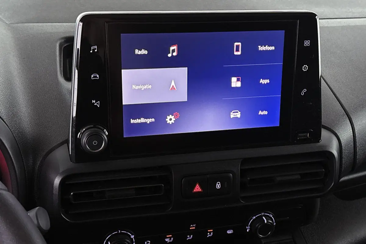 1.5D L2H1 Standaard Navigatie Camera Apple CarPlay Airco