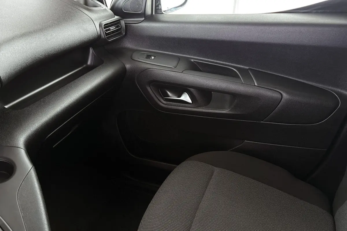 1.5D L2H1 Standaard Navigatie Camera Apple CarPlay Airco