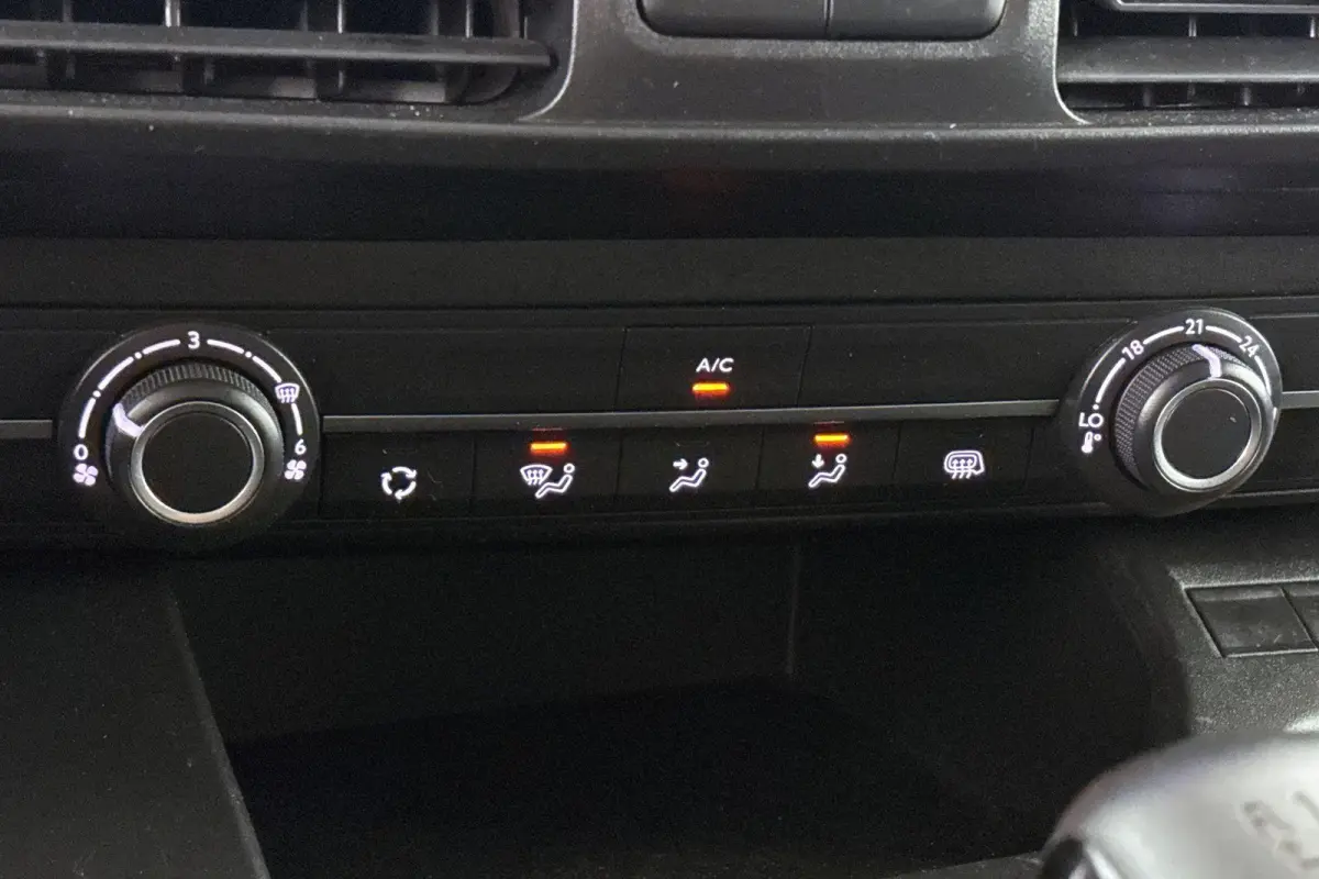1.5D L2H1 Standaard Navigatie Camera Apple CarPlay Airco