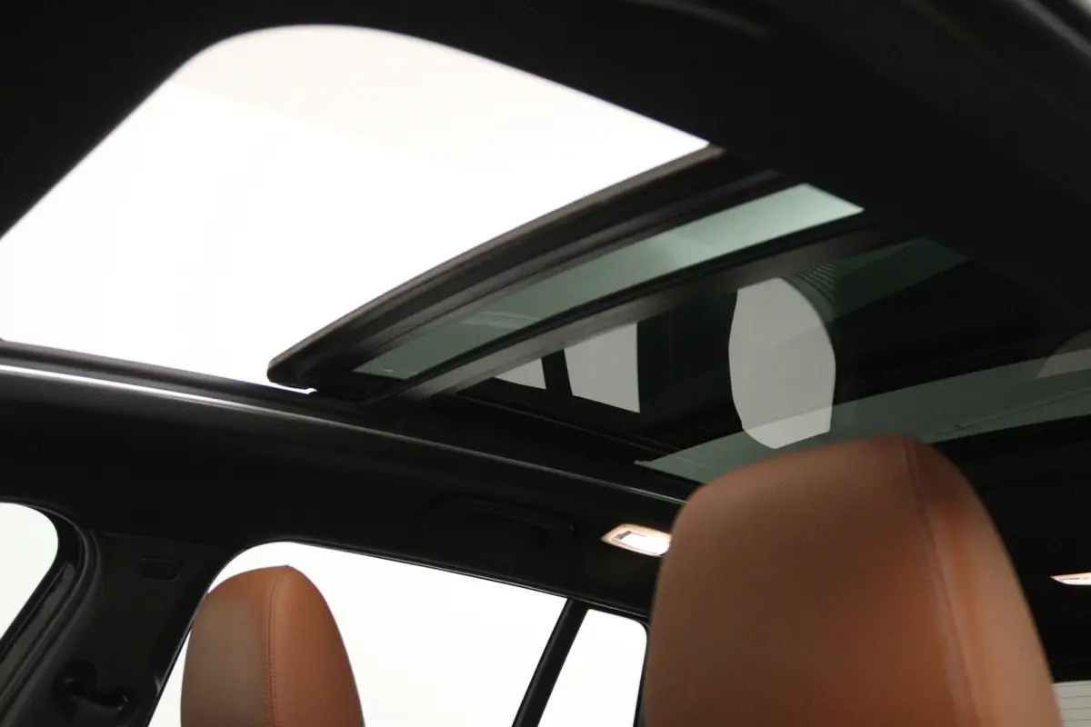 218i Centennial High Executive 7p (TREKHAAK, STOELVERWARMING, ELEKTR STOELEN, HUD-DISPLAY)