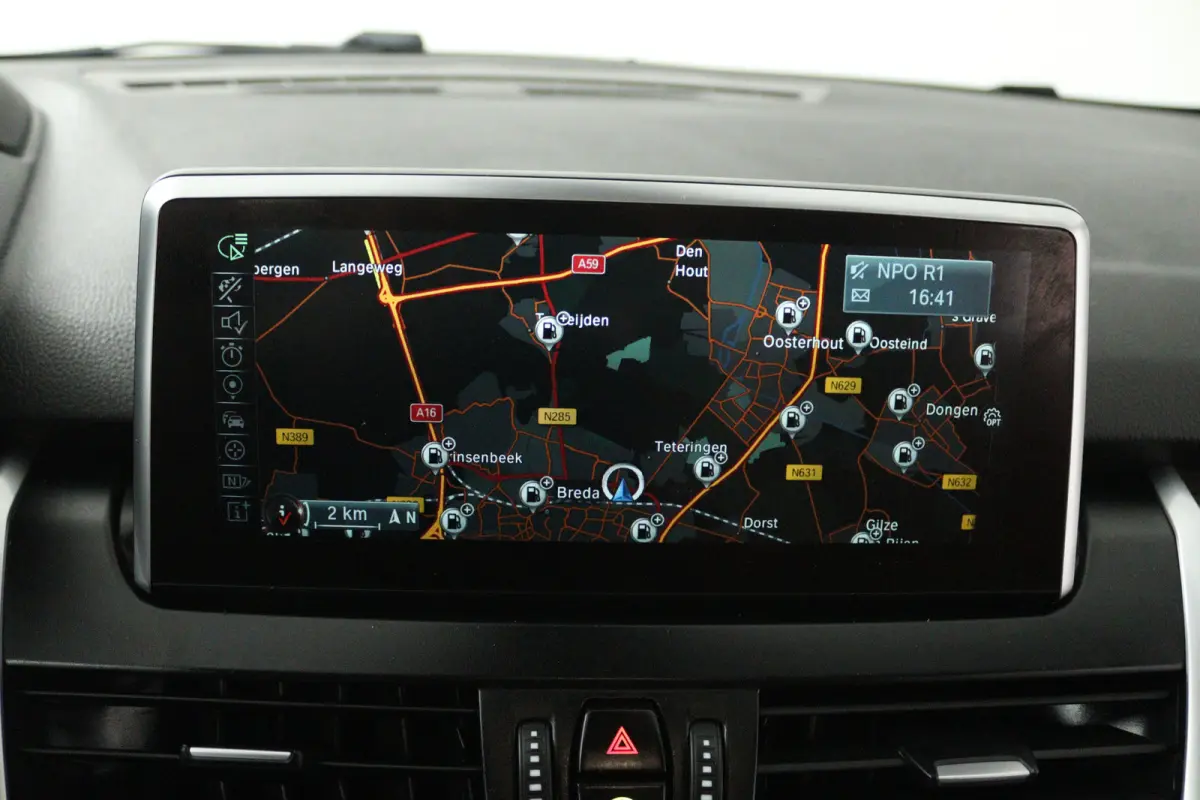 218i Centennial High Executive 7p (TREKHAAK, STOELVERWARMING, ELEKTR STOELEN, HUD-DISPLAY)