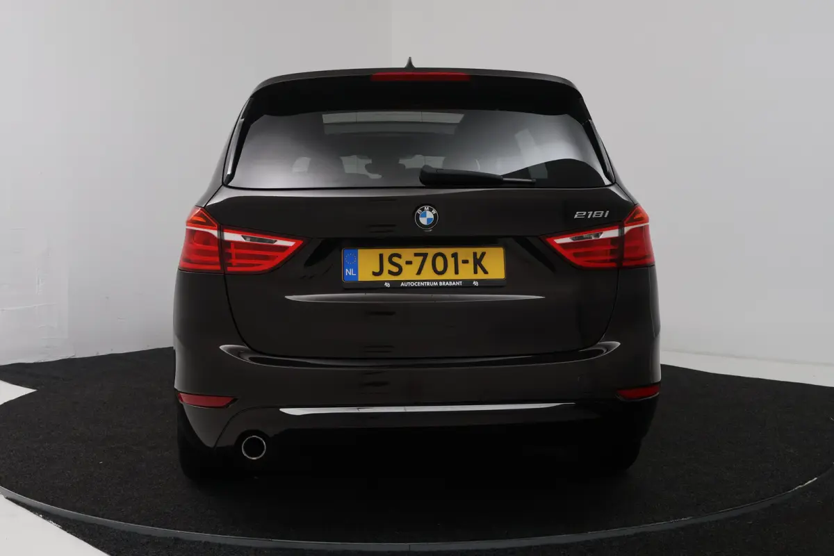 218i Centennial High Executive 7p (TREKHAAK, STOELVERWARMING, ELEKTR STOELEN, HUD-DISPLAY)