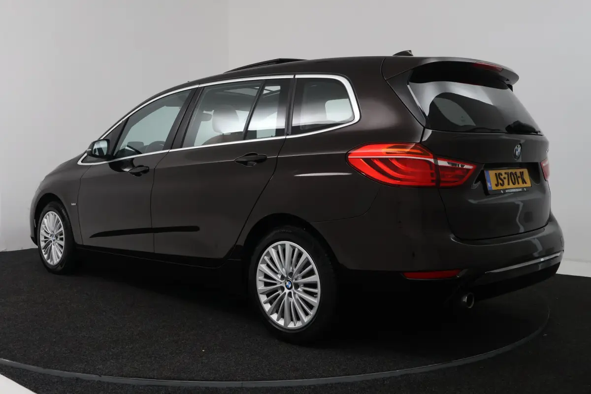 218i Centennial High Executive 7p (TREKHAAK, STOELVERWARMING, ELEKTR STOELEN, HUD-DISPLAY)