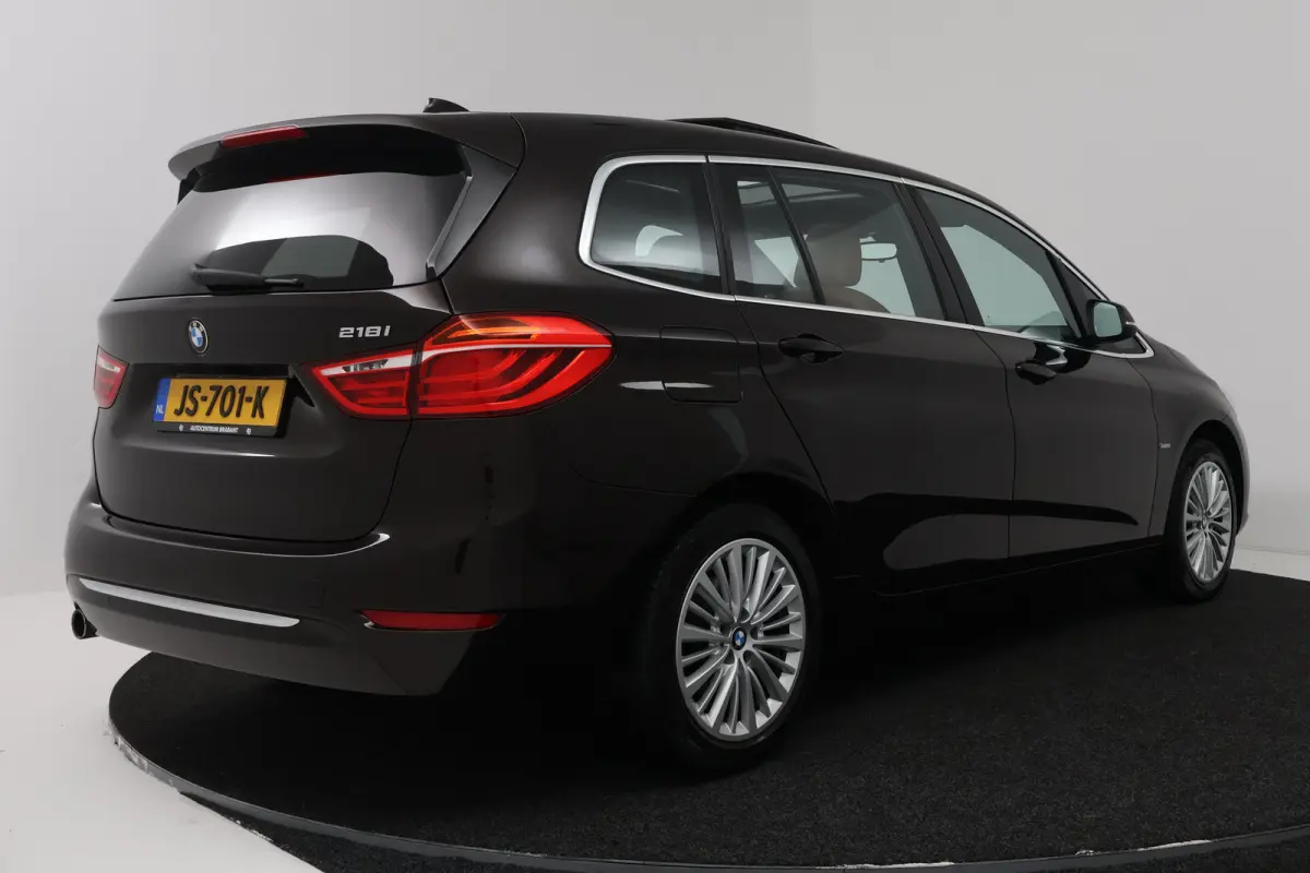 218i Centennial High Executive 7p (TREKHAAK, STOELVERWARMING, ELEKTR STOELEN, HUD-DISPLAY)