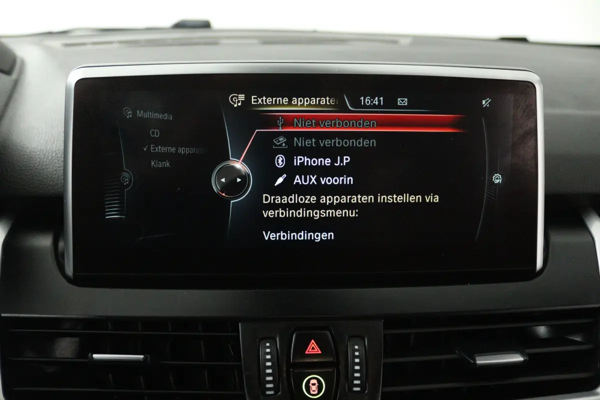 218i Centennial High Executive 7p (TREKHAAK, STOELVERWARMING, ELEKTR STOELEN, HUD-DISPLAY)