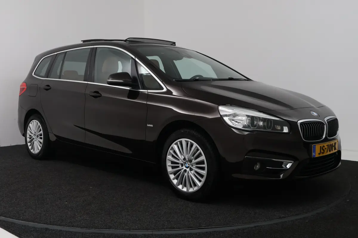 218i Centennial High Executive 7p (TREKHAAK, STOELVERWARMING, ELEKTR STOELEN, HUD-DISPLAY)