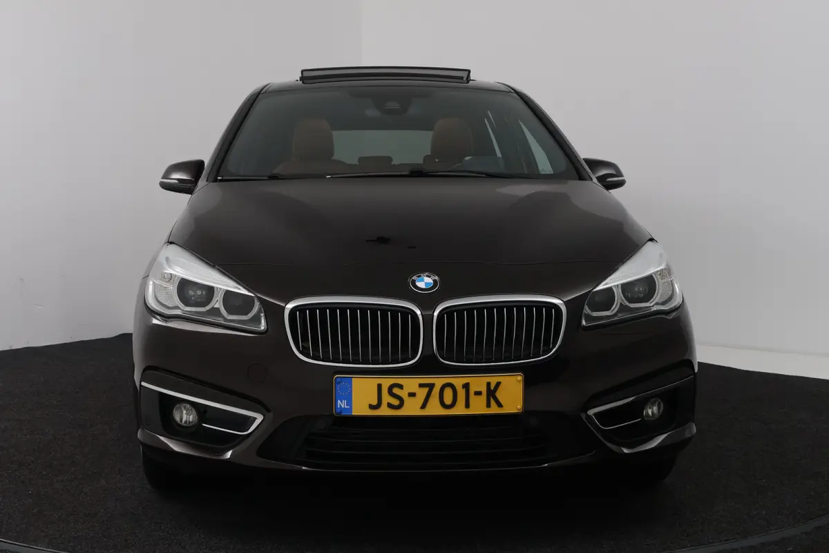 218i Centennial High Executive 7p (TREKHAAK, STOELVERWARMING, ELEKTR STOELEN, HUD-DISPLAY)