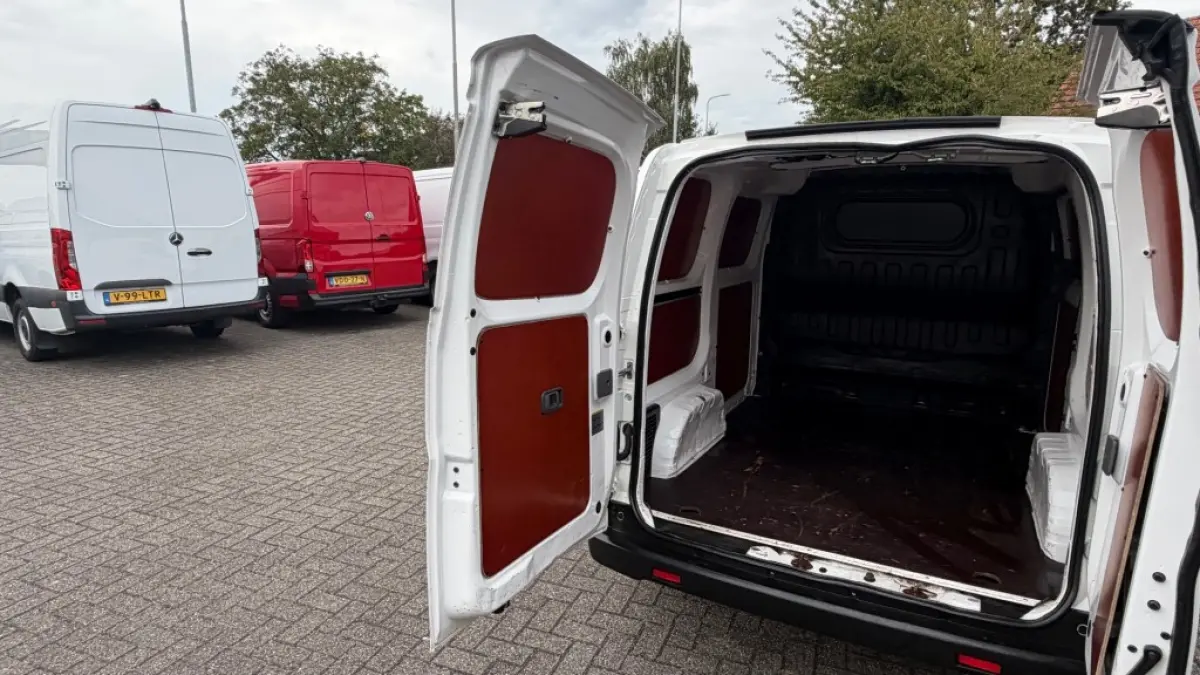 E-nv200 ZERO EMISSIE 40KWH 80KW 120PK AIRCO/ NAVIGATIE/ CRUISE CONTROL/ CAMERA/ IMPERIAAL/ 100% DEALERONDERHOUDEN