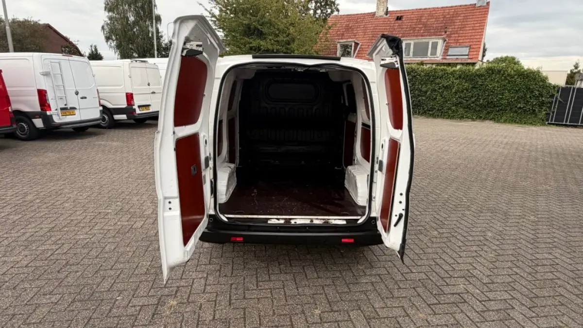 E-nv200 ZERO EMISSIE 40KWH 80KW 120PK AIRCO/ NAVIGATIE/ CRUISE CONTROL/ CAMERA/ IMPERIAAL/ 100% DEALERONDERHOUDEN