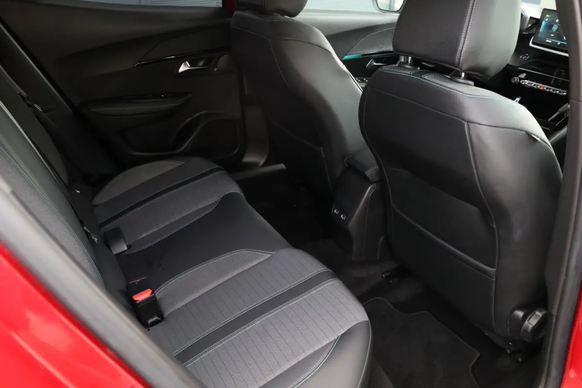 EV Allure Pack 50 kWh Lane Assist PDC Camera Cruise Control Navi AppleCarPlay PrivacyGlass Keyless 45000KM BJ2022