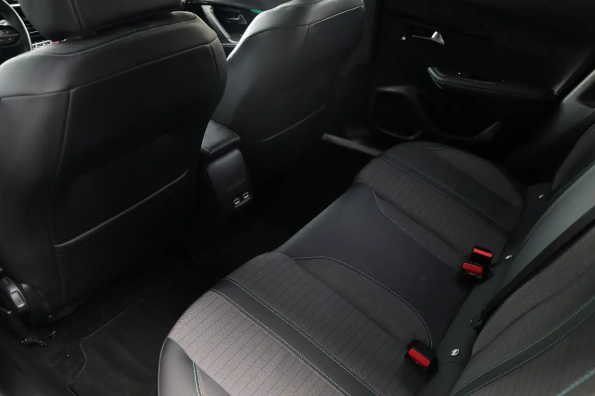 EV Allure Pack 50 kWh Lane Assist PDC Camera Cruise Control Navi AppleCarPlay PrivacyGlass Keyless 45000KM BJ2022