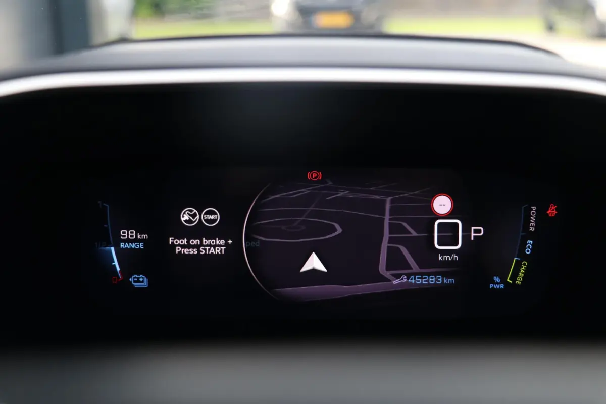 EV Allure Pack 50 kWh Lane Assist PDC Camera Cruise Control Navi AppleCarPlay PrivacyGlass Keyless 45000KM BJ2022