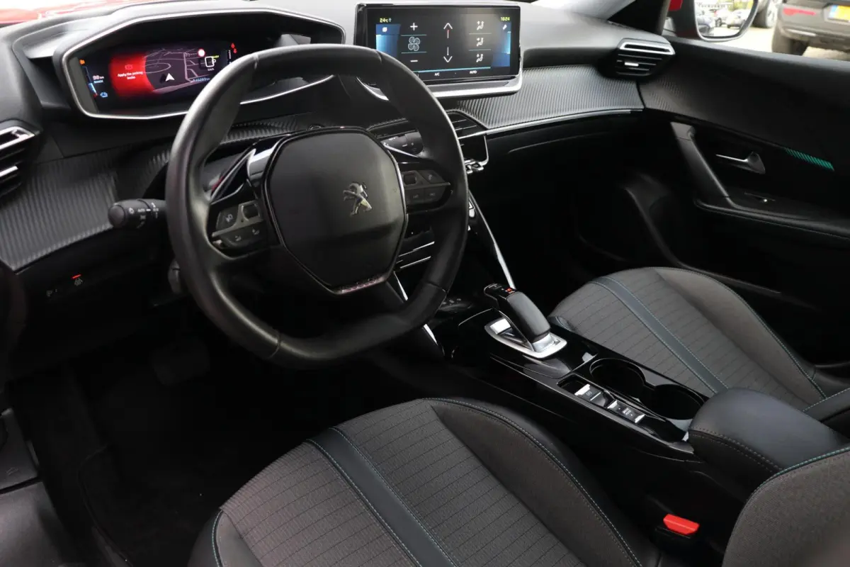 EV Allure Pack 50 kWh Lane Assist PDC Camera Cruise Control Navi AppleCarPlay PrivacyGlass Keyless 45000KM BJ2022