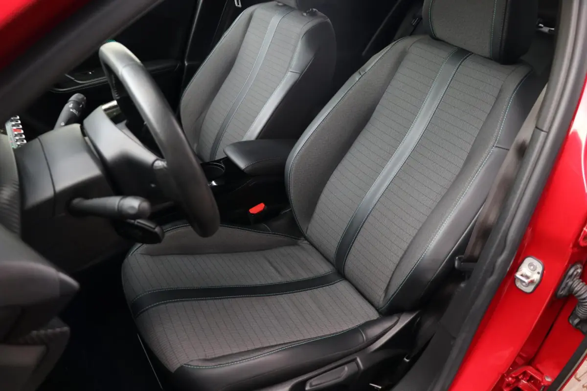 EV Allure Pack 50 kWh Lane Assist PDC Camera Cruise Control Navi AppleCarPlay PrivacyGlass Keyless 45000KM BJ2022