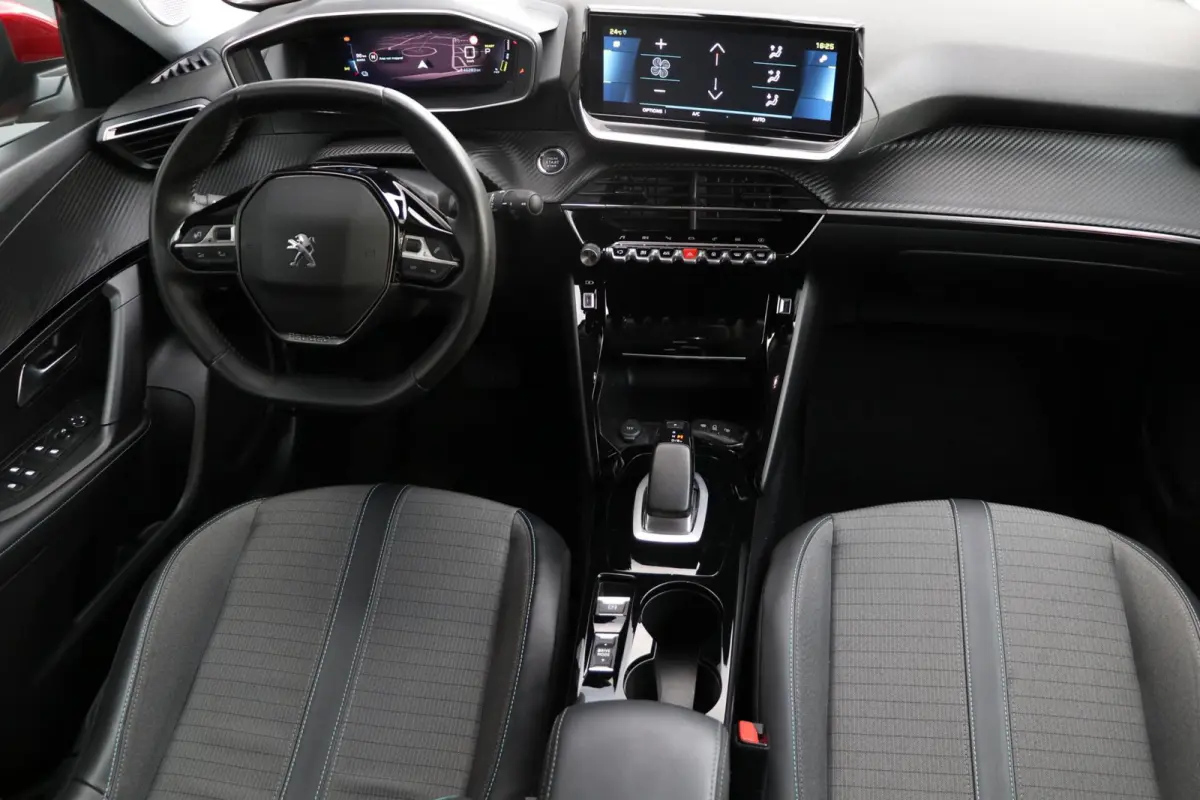 EV Allure Pack 50 kWh Lane Assist PDC Camera Cruise Control Navi AppleCarPlay PrivacyGlass Keyless 45000KM BJ2022
