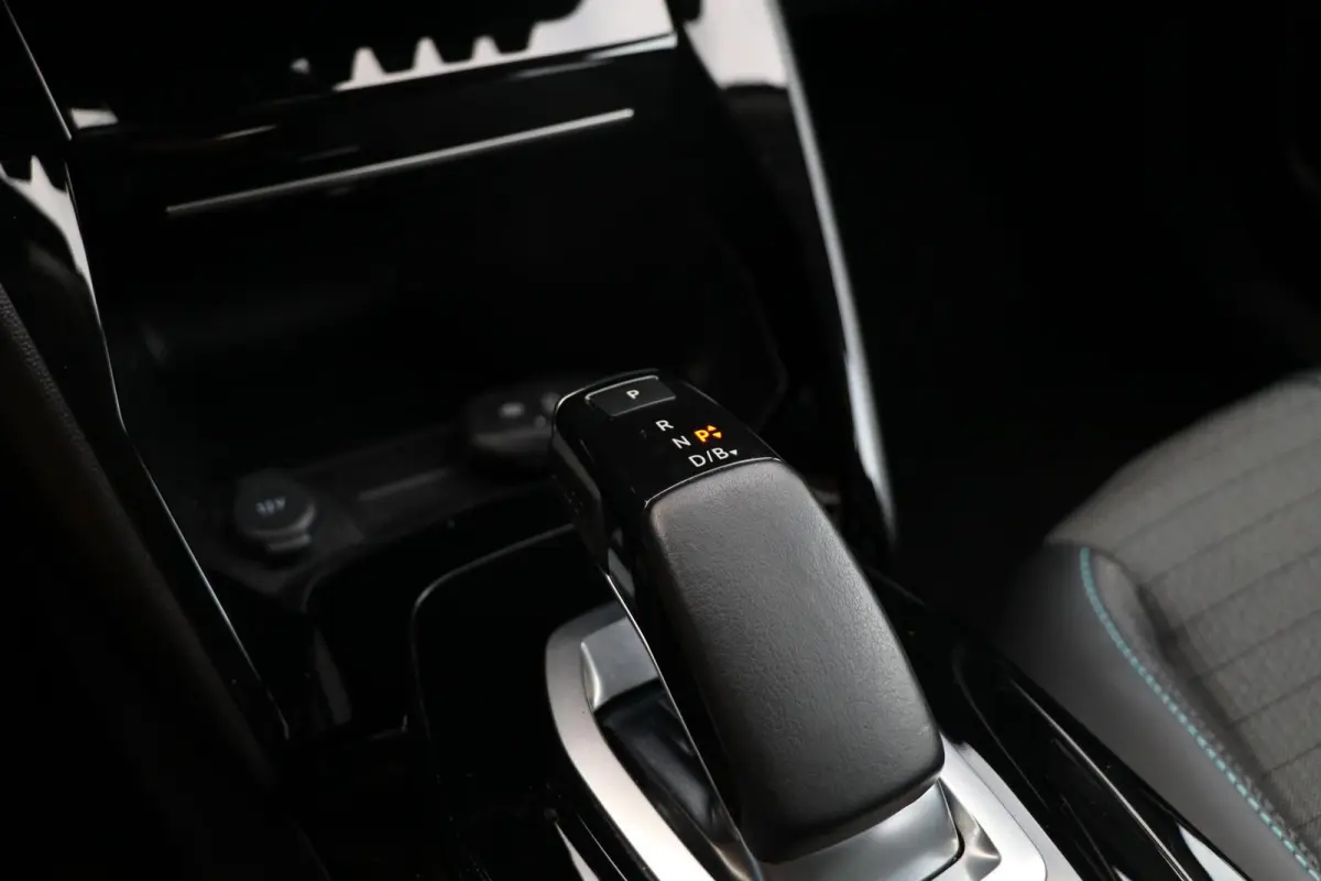 EV Allure Pack 50 kWh Lane Assist PDC Camera Cruise Control Navi AppleCarPlay PrivacyGlass Keyless 45000KM BJ2022
