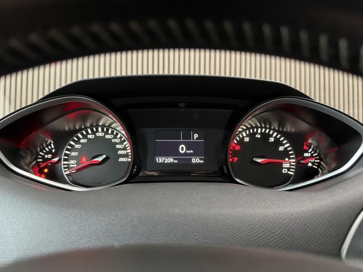 1.2 PureTech Allure | Automaat | Panorama | Nieuwe riem