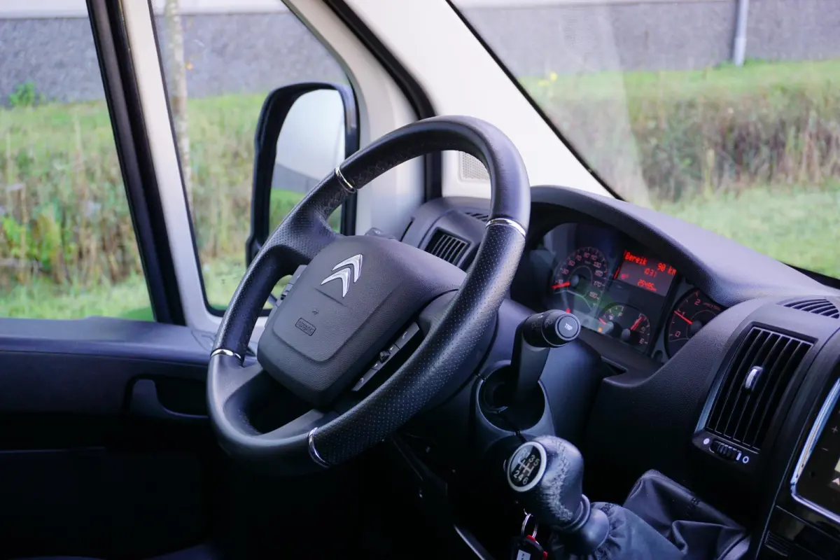 2.2 BlueHDi 165 L4H3 3.5t in Topstaat |Standkachel |Trekhaak |Climate control |Cruise |Navi |Carplay |Achteruitrijcamera |EURO6D |1e eigenaar |Metallic
