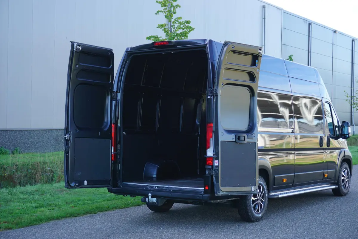 2.2 BlueHDi 165 L4H3 3.5t in Topstaat |Standkachel |Trekhaak |Climate control |Cruise |Navi |Carplay |Achteruitrijcamera |EURO6D |1e eigenaar |Metallic