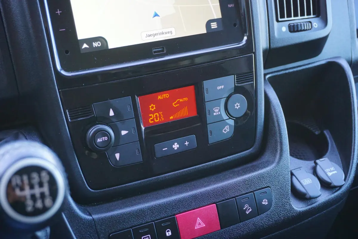 2.2 BlueHDi 165 L4H3 3.5t in Topstaat |Standkachel |Trekhaak |Climate control |Cruise |Navi |Carplay |Achteruitrijcamera |EURO6D |1e eigenaar |Metallic