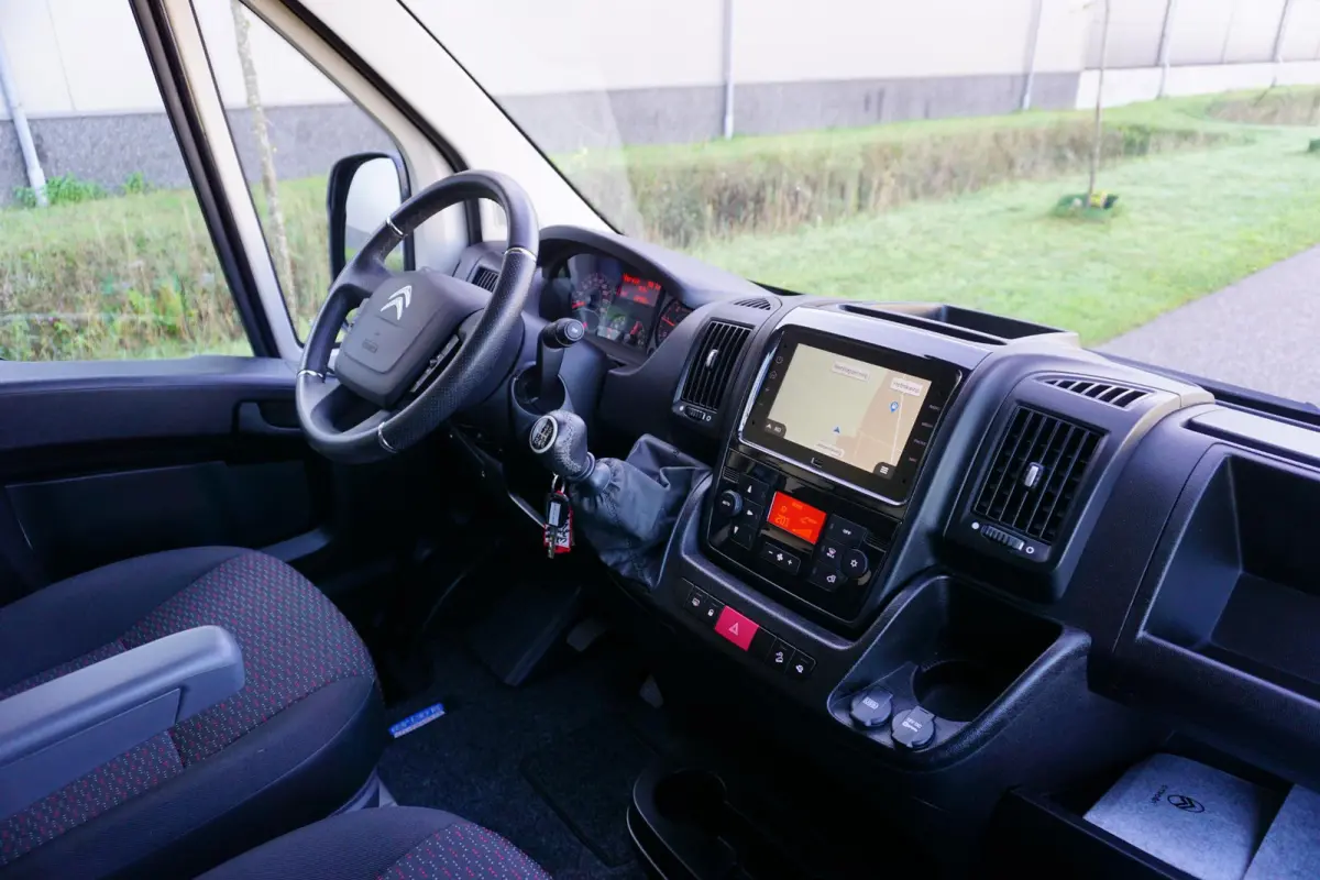 2.2 BlueHDi 165 L4H3 3.5t in Topstaat |Standkachel |Trekhaak |Climate control |Cruise |Navi |Carplay |Achteruitrijcamera |EURO6D |1e eigenaar |Metallic