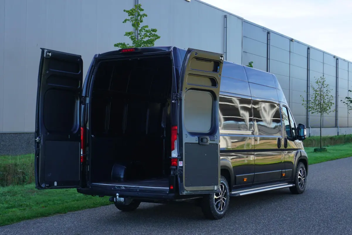 2.2 BlueHDi 165 L4H3 3.5t in Topstaat |Standkachel |Trekhaak |Climate control |Cruise |Navi |Carplay |Achteruitrijcamera |EURO6D |1e eigenaar |Metallic