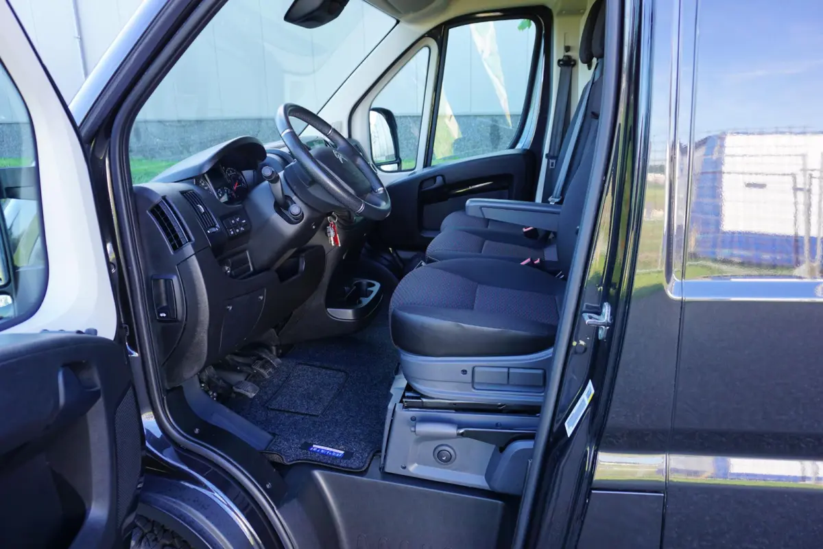 2.2 BlueHDi 165 L4H3 3.5t in Topstaat |Standkachel |Trekhaak |Climate control |Cruise |Navi |Carplay |Achteruitrijcamera |EURO6D |1e eigenaar |Metallic
