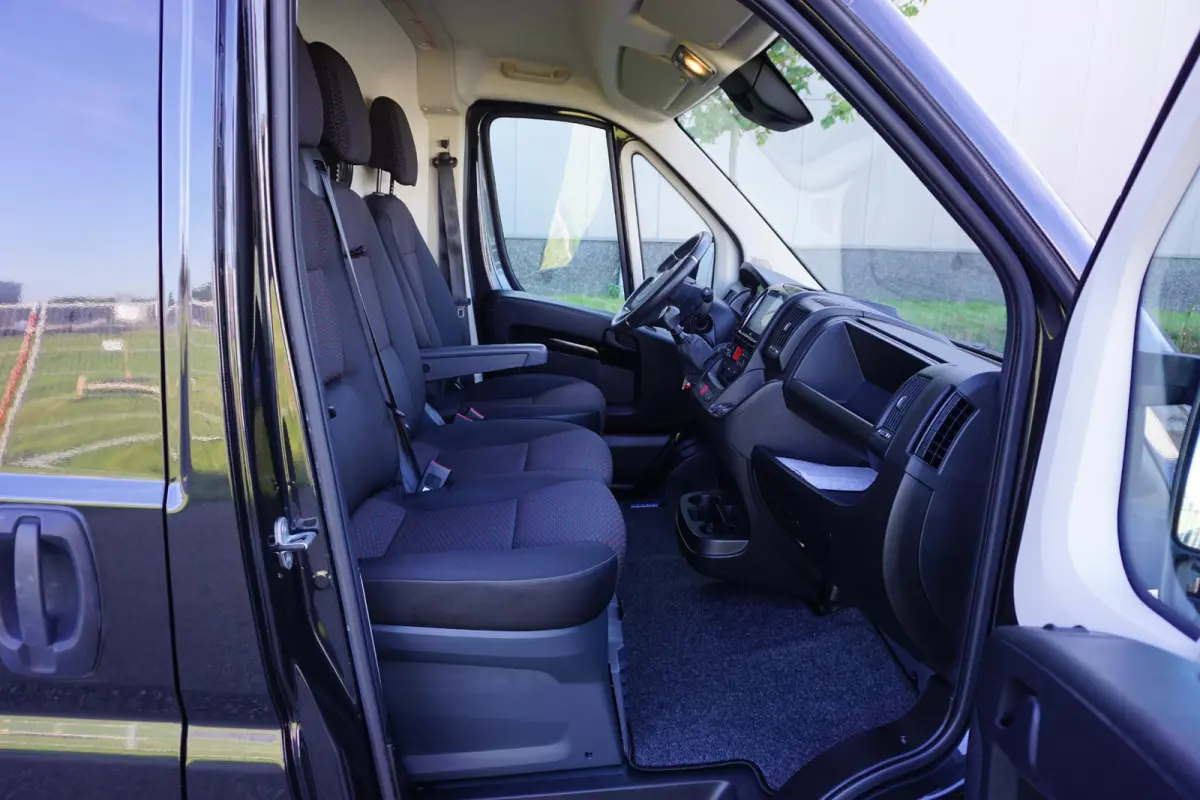 2.2 BlueHDi 165 L4H3 3.5t in Topstaat |Standkachel |Trekhaak |Climate control |Cruise |Navi |Carplay |Achteruitrijcamera |EURO6D |1e eigenaar |Metallic