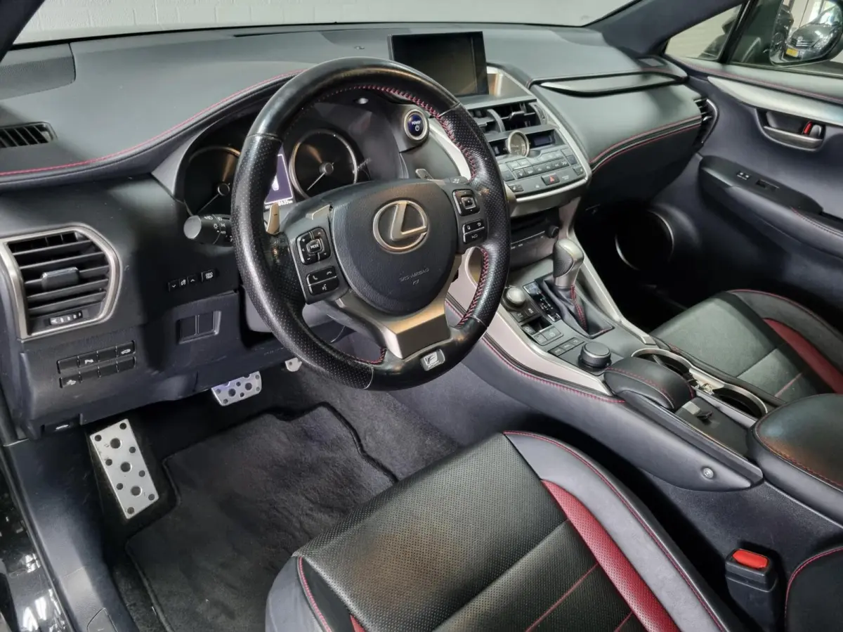 300h AWD F Sport Line / Pano / Trekhaak