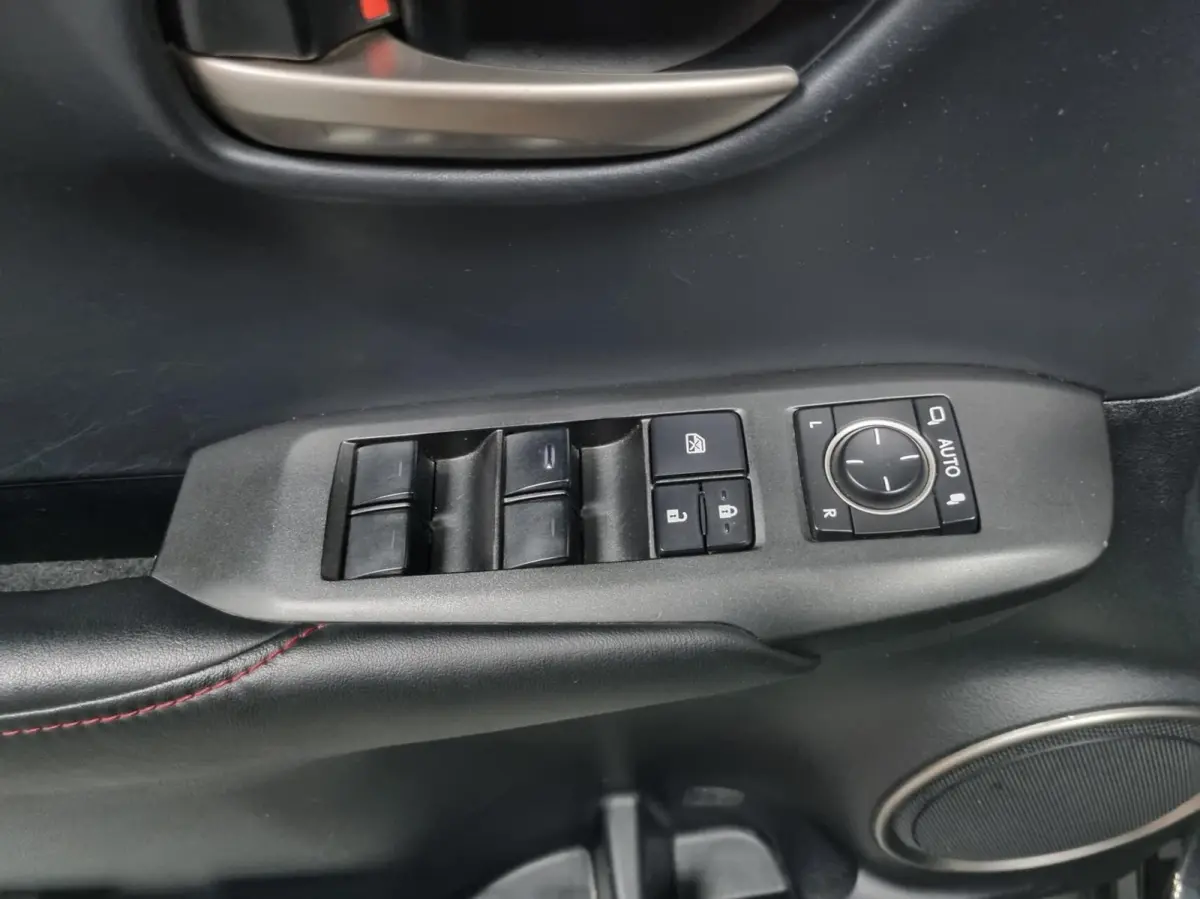 300h AWD F Sport Line / Pano / Trekhaak