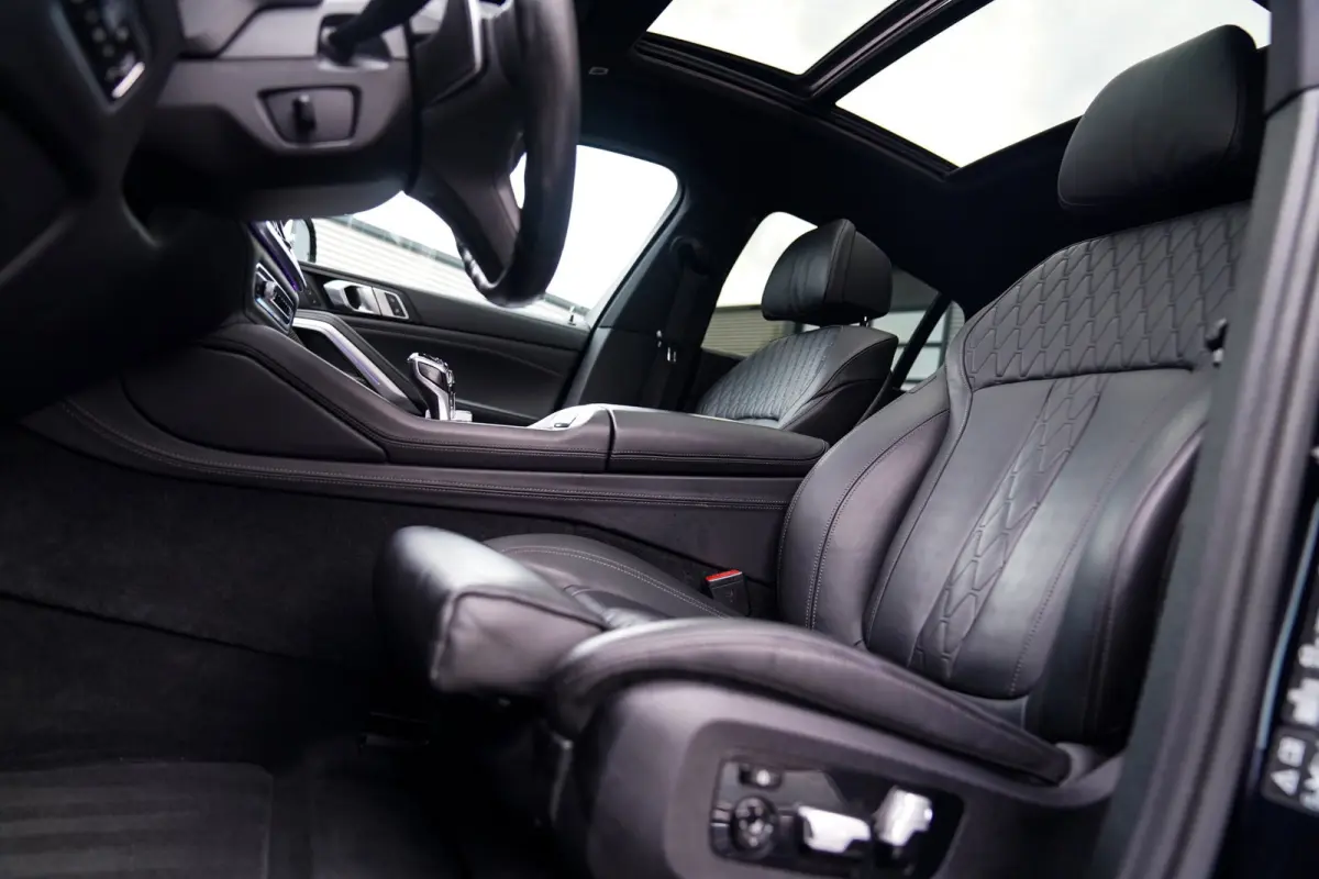 XDrive40i High Executive | Panorama | 360cam | Carbon | Adaptieve cruise control | Kristallen pook | 22 inch | Dealer onder