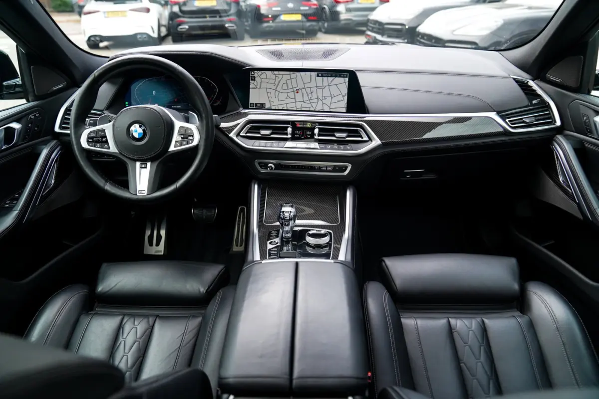 XDrive40i High Executive | Panorama | 360cam | Carbon | Adaptieve cruise control | Kristallen pook | 22 inch | Dealer onder