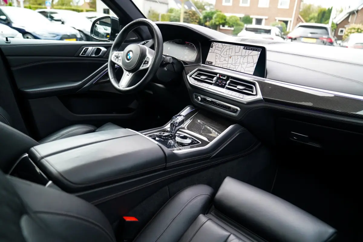 XDrive40i High Executive | Panorama | 360cam | Carbon | Adaptieve cruise control | Kristallen pook | 22 inch | Dealer onder