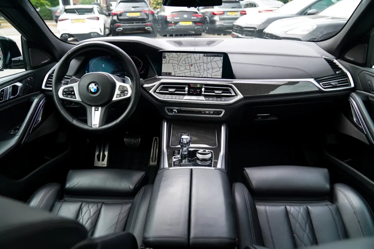 XDrive40i High Executive | Panorama | 360cam | Carbon | Adaptieve cruise control | Kristallen pook | 22 inch | Dealer onder