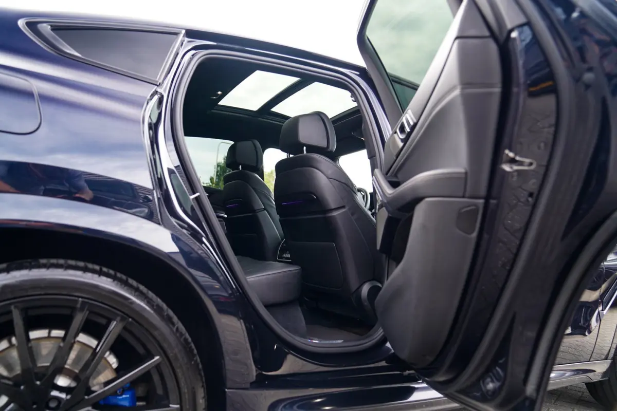 XDrive40i High Executive | Panorama | 360cam | Carbon | Adaptieve cruise control | Kristallen pook | 22 inch | Dealer onder