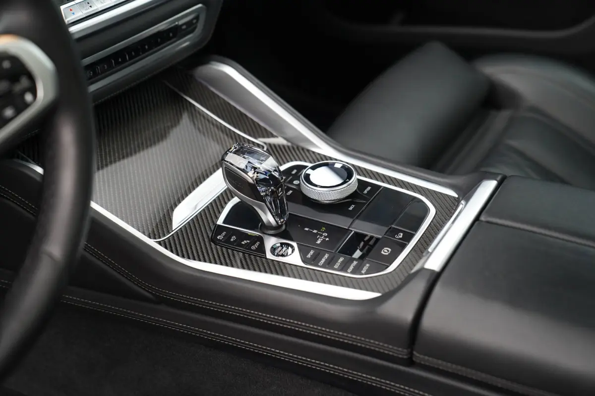 XDrive40i High Executive | Panorama | 360cam | Carbon | Adaptieve cruise control | Kristallen pook | 22 inch | Dealer onder
