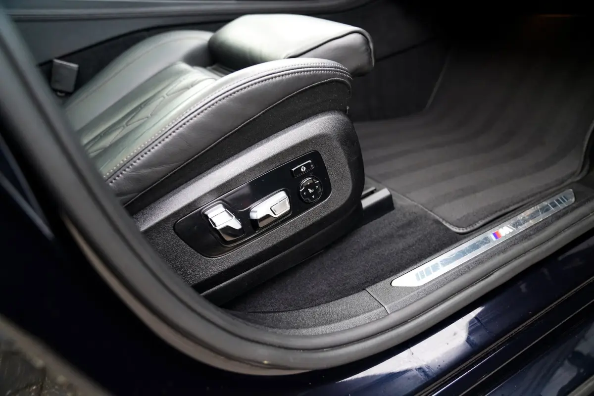 XDrive40i High Executive | Panorama | 360cam | Carbon | Adaptieve cruise control | Kristallen pook | 22 inch | Dealer onder