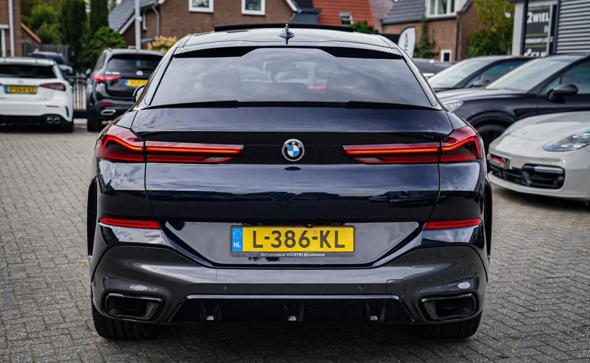 XDrive40i High Executive | Panorama | 360cam | Carbon | Adaptieve cruise control | Kristallen pook | 22 inch | Dealer onder