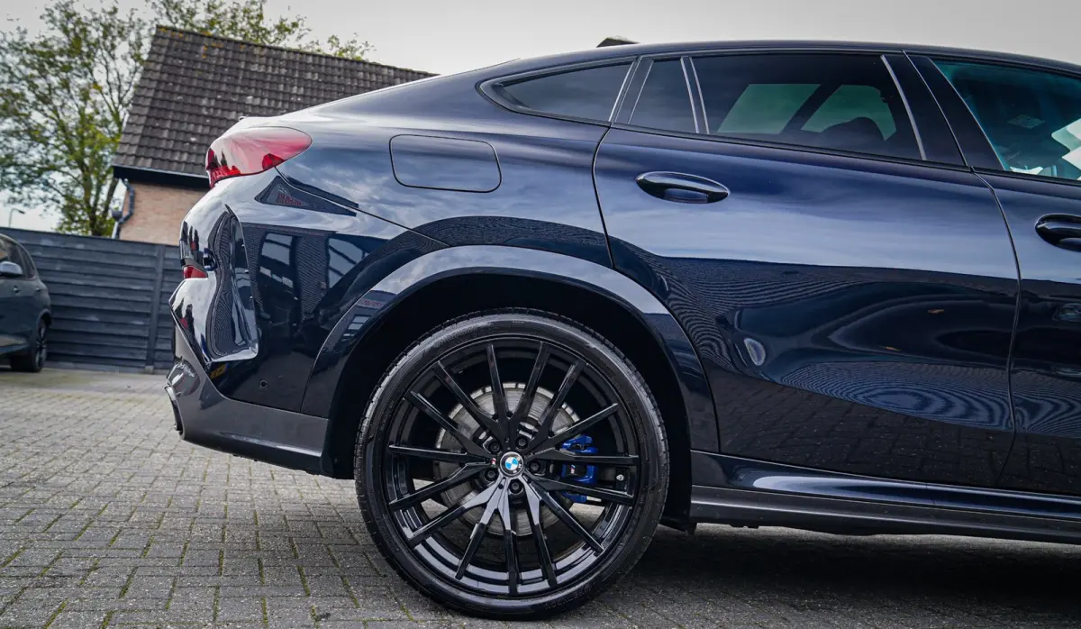 XDrive40i High Executive | Panorama | 360cam | Carbon | Adaptieve cruise control | Kristallen pook | 22 inch | Dealer onder