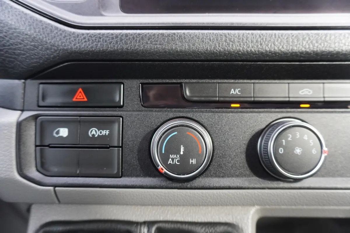 140pk L3H3/L2H2 Navigatie Airco Apple Carplay Imperiaal Werkplaats inrichting 3-Zits