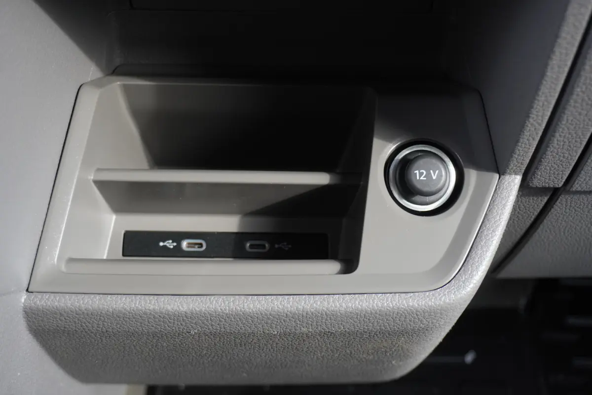140pk L3H3/L2H2 Navigatie Airco Apple Carplay Imperiaal Werkplaats inrichting 3-Zits