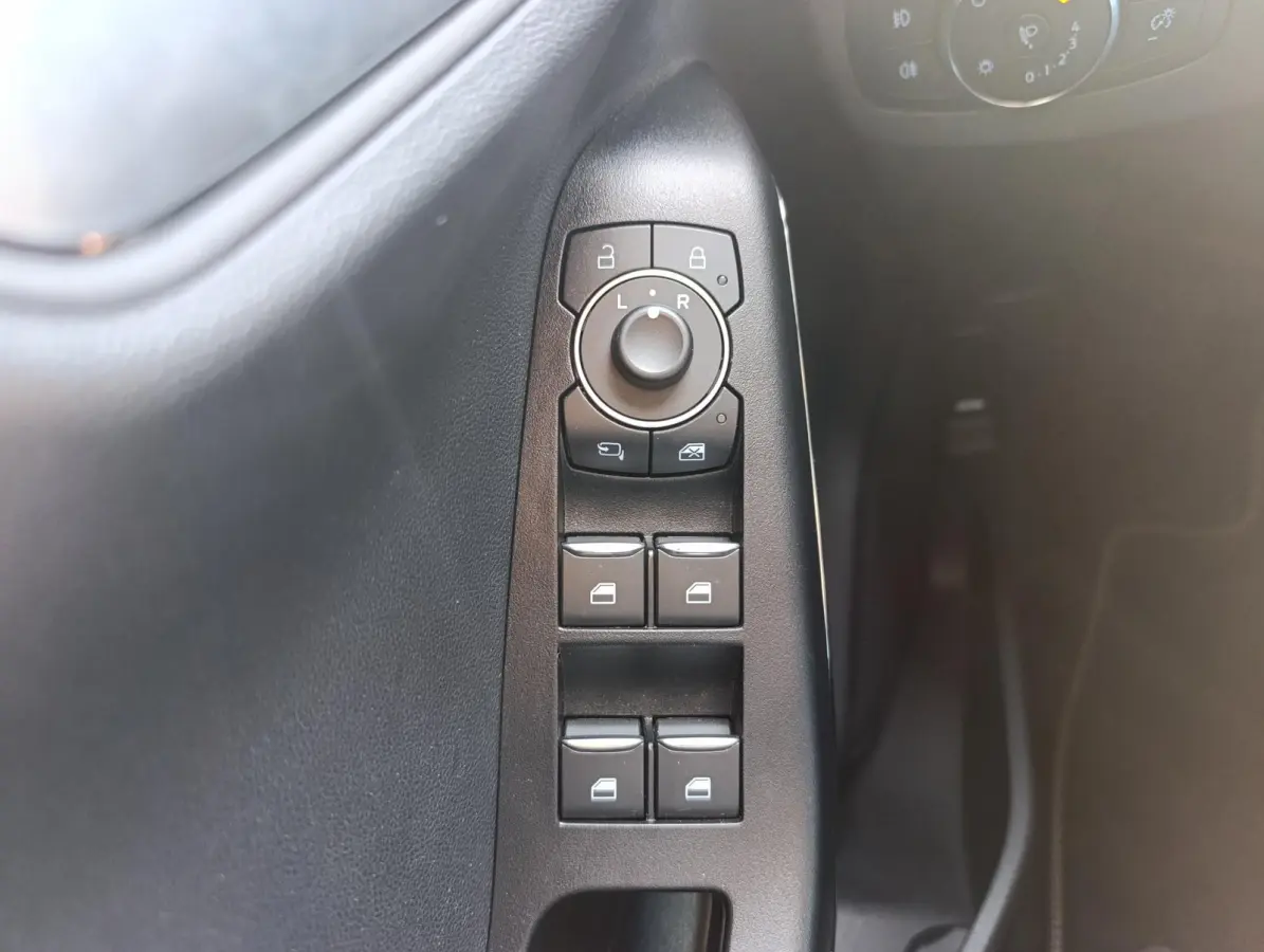 1.0 EcoBoost ST-Line X Gold Edition | Adaptieve Cruise | Stoel/stuur voorruitverwarming | Dodehoekdetectie | Camera | B&O Audio | PDC V+A | Dealeronderhouden