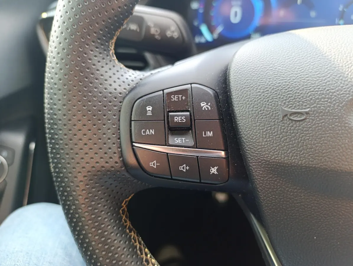 1.0 EcoBoost ST-Line X Gold Edition | Adaptieve Cruise | Stoel/stuur voorruitverwarming | Dodehoekdetectie | Camera | B&O Audio | PDC V+A | Dealeronderhouden